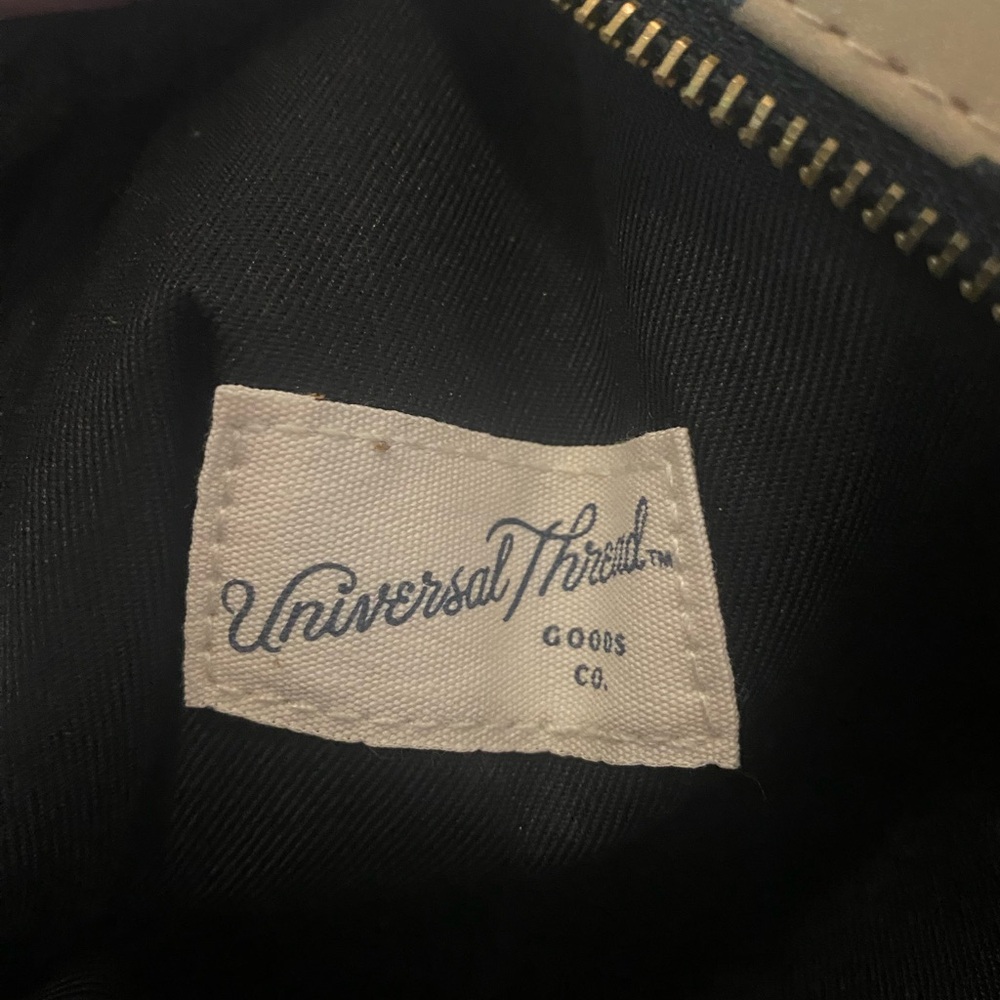 Universal Thread Crossbody - Picture 5 of 6